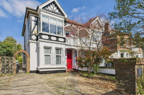 Chesswood Road, Worthing BN11 2AA 5 bed semi