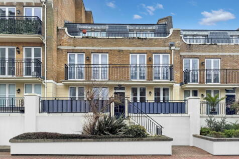 Warnes, Steyne Gardens, Worthing BN11... 2 bed flat for sale