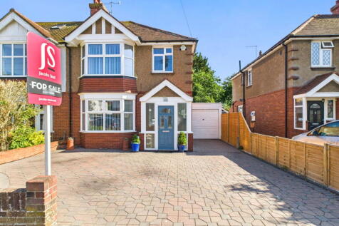 Broomfield Avenue, Worthing BN14 7SF 3 bed semi
