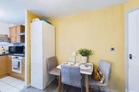2 bedroom maisonette for sale