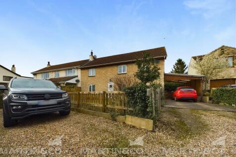 3 bedroom semi-detached house for sale