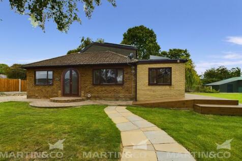 4 bedroom detached bungalow for sale