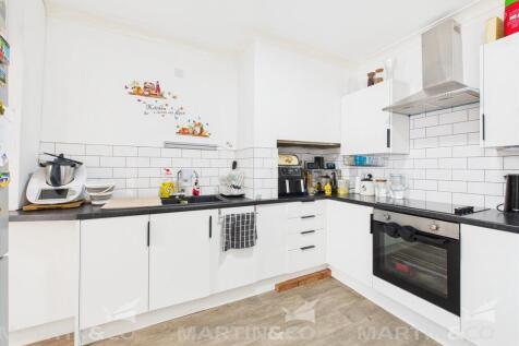 Bentley Road, Bentley 3 bed terraced house for sale