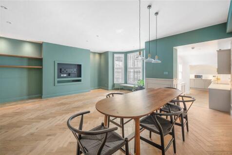 3 bedroom flat for sale