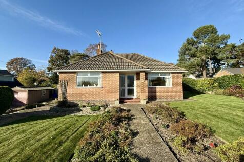 2 bedroom detached bungalow for sale