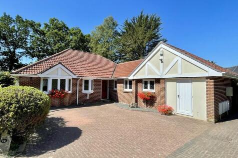 4 bedroom detached bungalow for sale