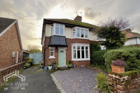 4 bedroom semi-detached house for sale