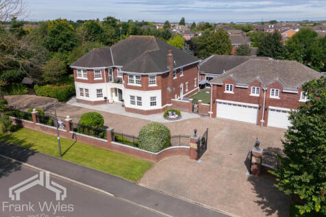 6 bedroom detached house for sale