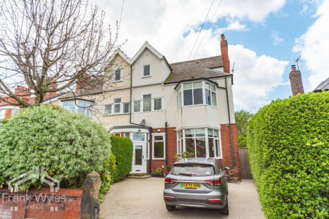5 bedroom semi-detached house for sale