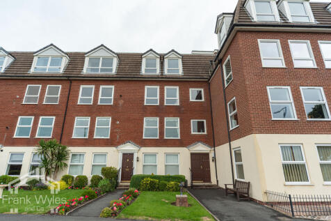 3 bedroom flat for sale