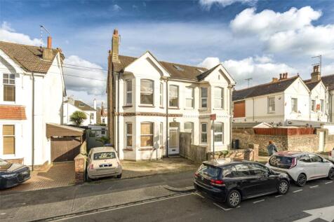 Upper High Street, Worthing, West... 3 bed semi