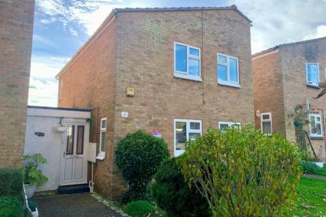 3 bedroom link detached house for sale