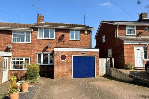 Rolfe Crescent, Nether Heyford... 3 bed semi
