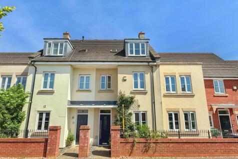 Berrywood Drive, Saint Crispin, NN5 6GA 3 bed terraced house for sale