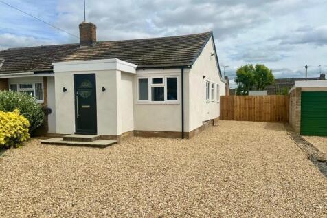 3 bedroom semi-detached bungalow for sale