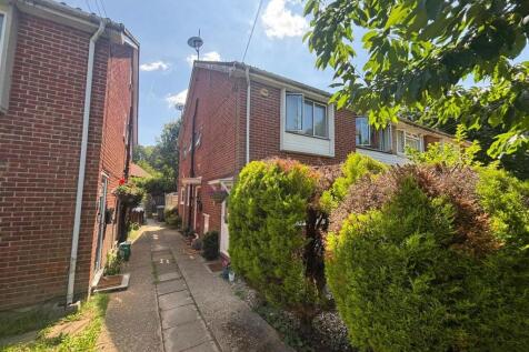 2 bedroom maisonette for sale