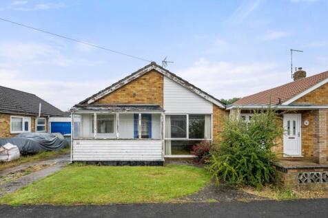 2 bedroom semi-detached bungalow for sale