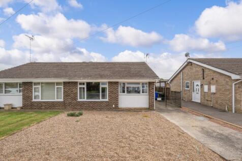 2 bedroom semi-detached bungalow for sale