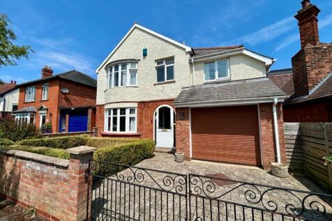 Kingsley Avenue, Daventry, NN11 4AN 4 bed detached house for sale
