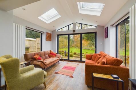The Paddock, Welton, NN11 2JL 3 bed semi