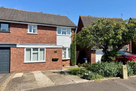 Cottingham Drive, Moulton... 3 bed semi