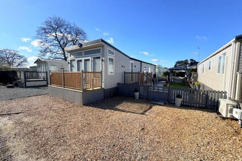 Squirrel Chase, Overstone Lakes... 3 bed park home for sale