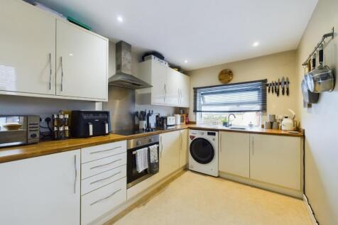 2 bedroom maisonette for sale