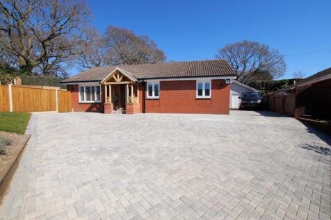The Pines, Fareham PO16 4 bed detached bungalow for sale