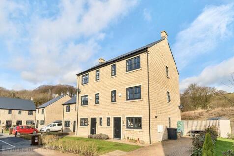 Hawkshead Road, Glossop, Derbyshire... 4 bed semi