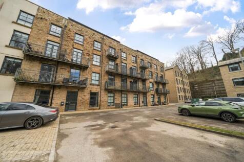 Kinderlee Way, Chisworth, Glossop, SK13 2 bed apartment for sale