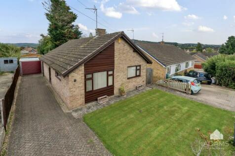 2 bedroom detached bungalow for sale