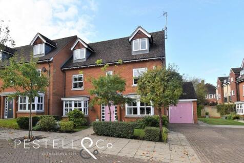 5 bedroom semi-detached house for sale