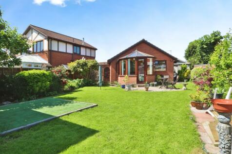 2 bedroom detached bungalow for sale