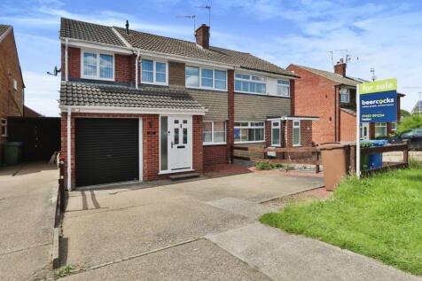 Main Street, Burstwick, Hull, HU12 9EB 4 bed semi