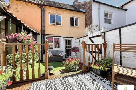 Levenside, Stokesley, North Yorkshire 4 bed terraced house for sale