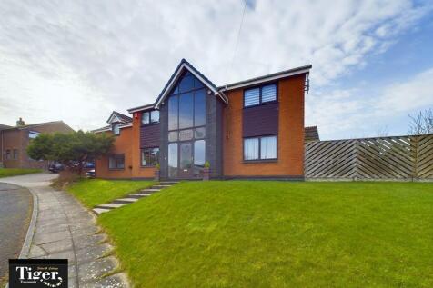 5 bedroom detached house for sale