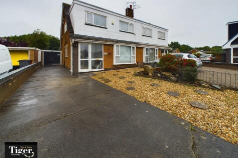 4 bedroom semi-detached house for sale