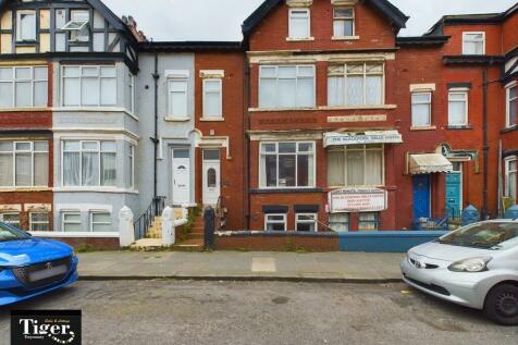 7 bedroom terraced house for sale