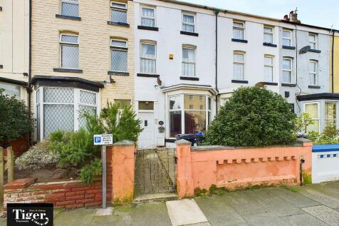 5 bedroom terraced house for sale