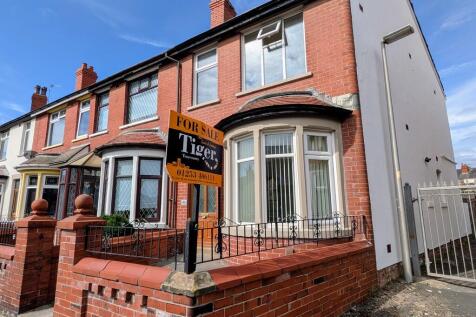 3 bedroom end of terrace house for sale