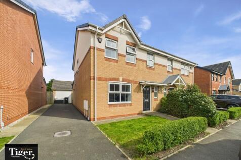 3 bedroom semi-detached house for sale