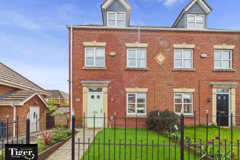 3 bedroom semi-detached house for sale