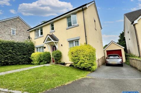 Upper Crooked Meadow, Okehampton... 4 bed detached house for sale