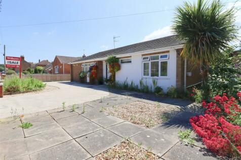 4 bedroom detached bungalow for sale