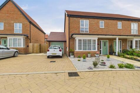 3 bedroom semi-detached house for sale