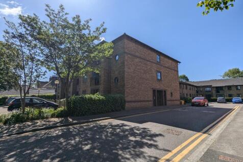 2 bedroom ground floor flat for sale
