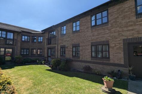 2 bedroom ground floor flat for sale