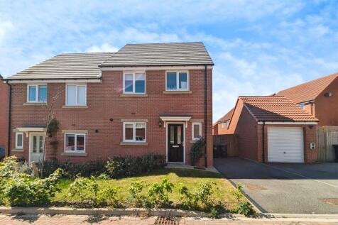 3 bedroom semi-detached house for sale