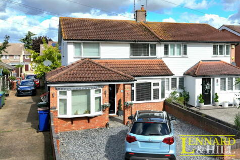 4 bedroom semi-detached house for sale