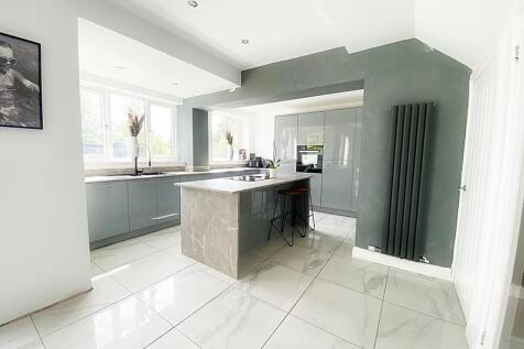Larchwood Avenue, Walkerville... 3 bed semi